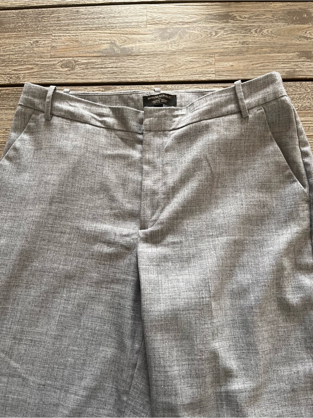 NWOT BANANA REPUBLIC straight trouser in grey, size 12.